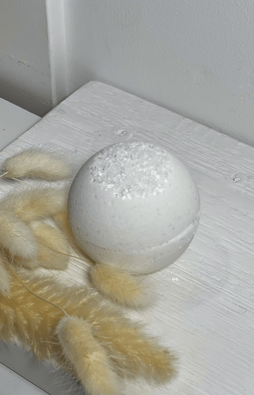 Ivy Lynne Home Bath & Body Oatmeal Milk & Honey Bath Bomb